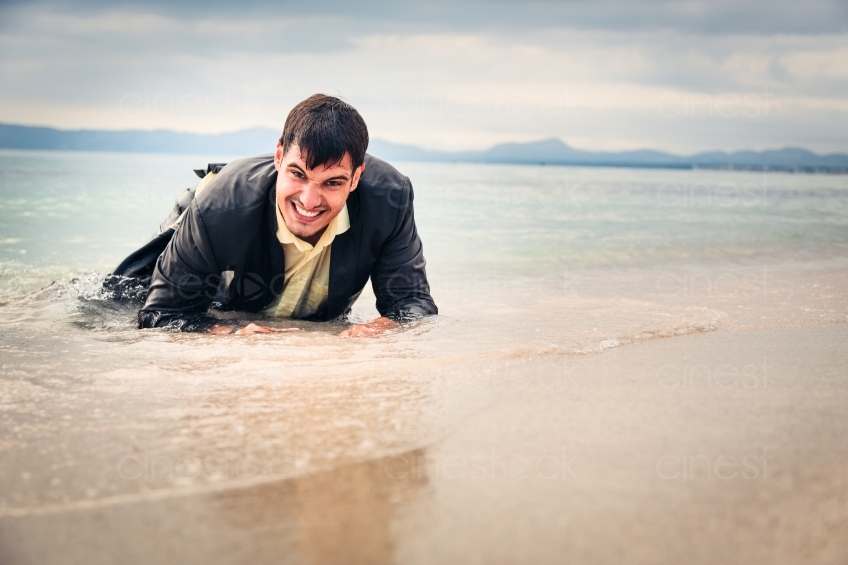Mann an Strand angeschwemmt 20130911-mallorca-3497