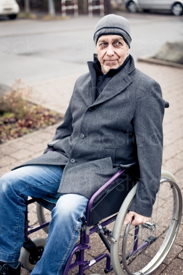 Mann im Rollstuhl 20140120-1082