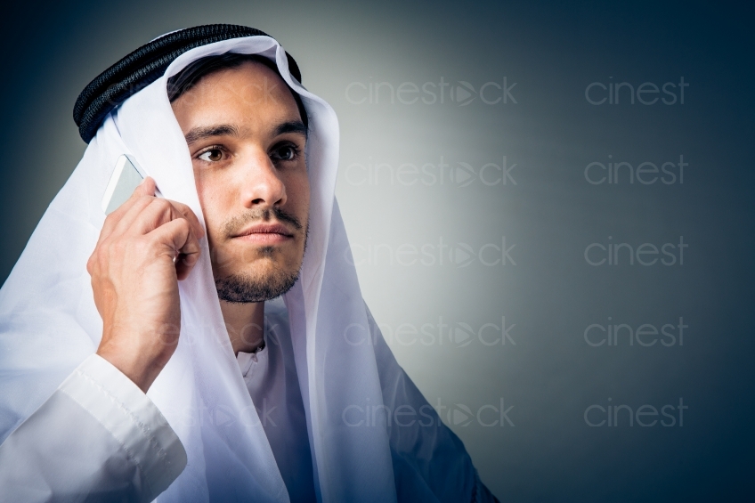 Mann in Arabischem Gewand 20140427-0396