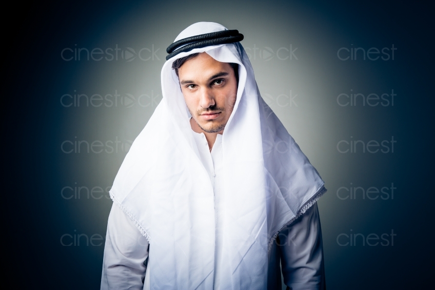 Mann in Arabischem Gewand 20140427-0424