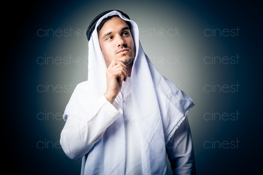 Mann in Arabischem Gewand 20140427-0451