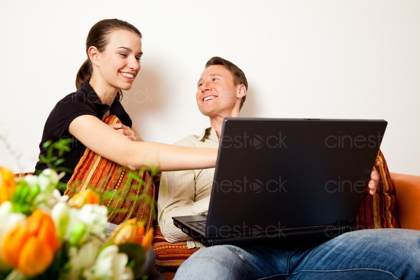 Mann und Frau am Laptop 20090502_0912