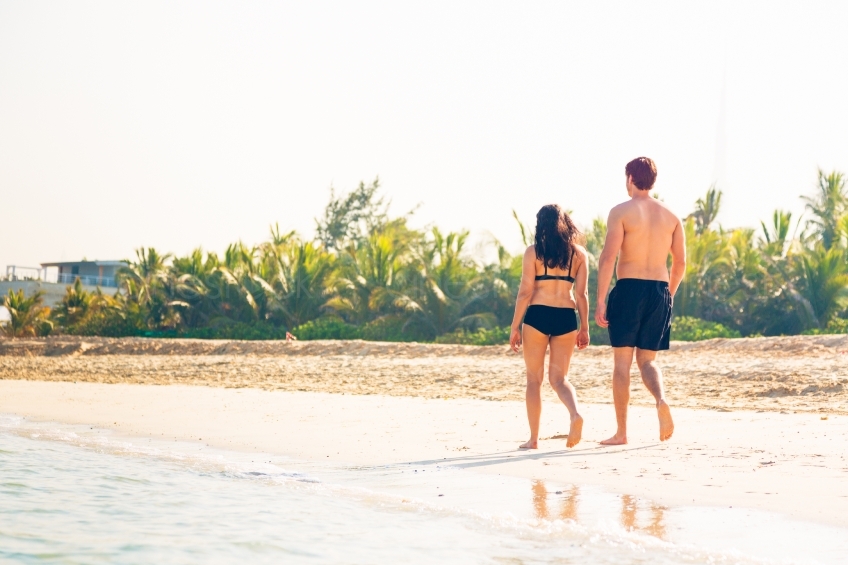 Mann und Frau am Strand 20140313-3257