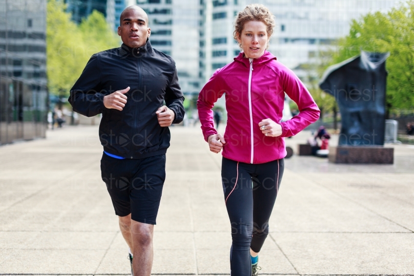Mann und Frau beim Joggen 20160426