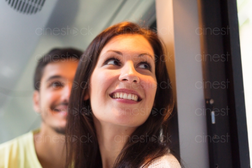 Mann und Frau im Profil lächeln entspannt 20130811-heidel-0683