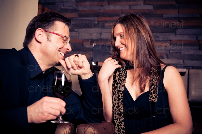 Mann und Frau in einer Bar 20110326_0715