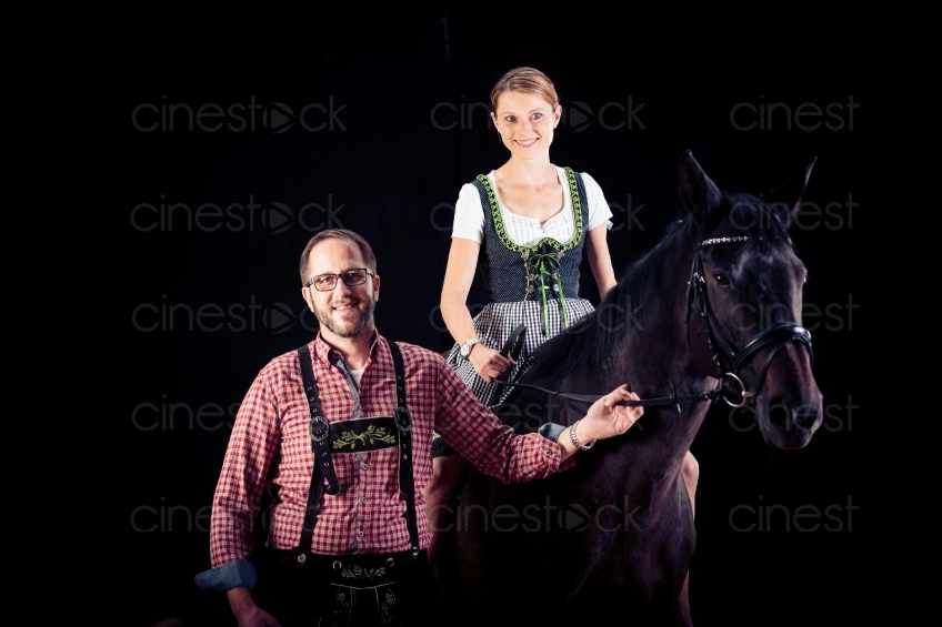 Mann und Frau mit Pferd 20150913-0658 