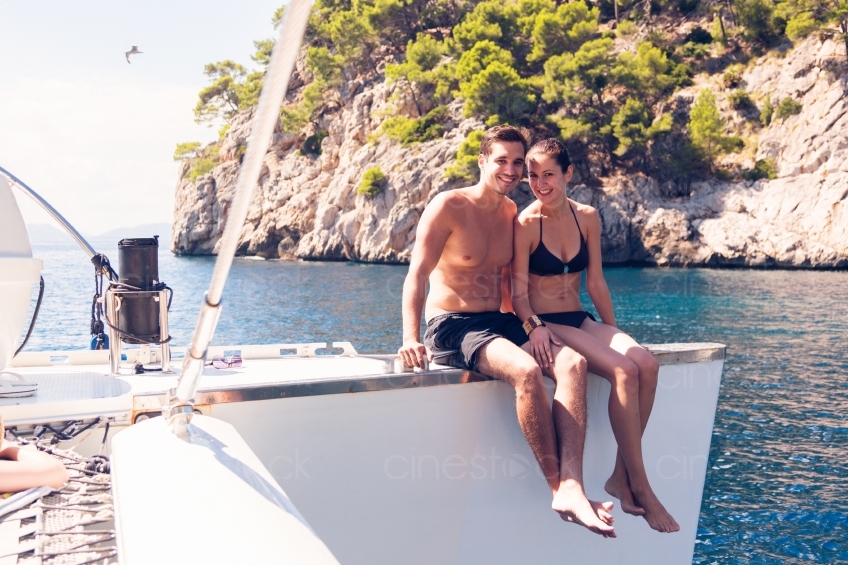 Mann und Frau sitzen auf Boot 20130911-mallorca-1527