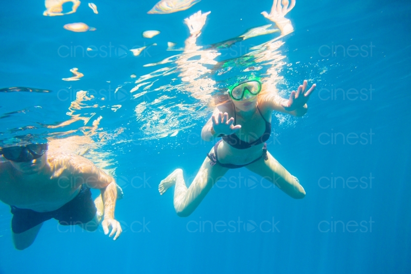 Mann und Frau unter Wasser 20130911-mallorca-1206