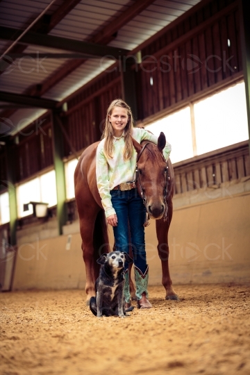 Mädchen mit Hund und Pferd 20150913-0200