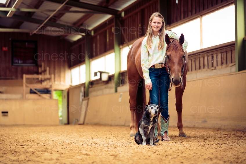 Mädchen mit Hund und Pferd 20150913-0203 