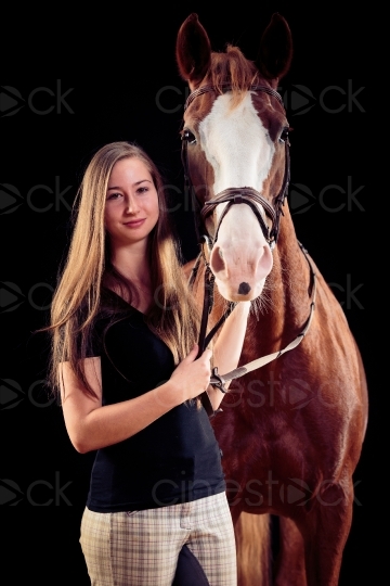 Mädchen neben Pferd 20150913-0252 