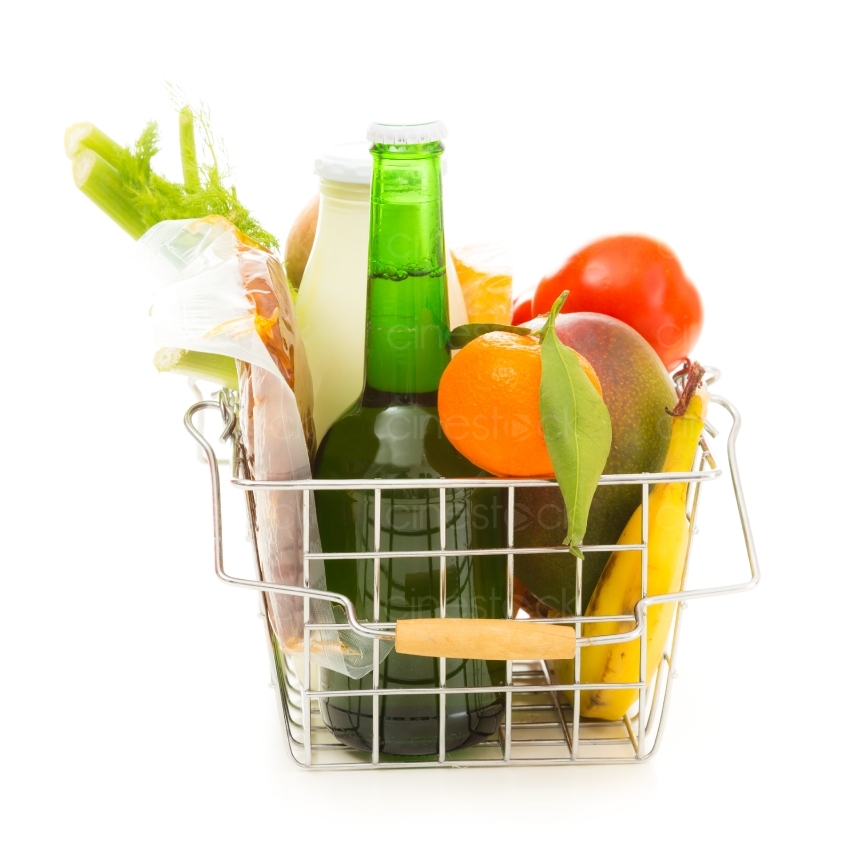Mit Obst und Gemüse gefüllter Einkaufskorb 20130110