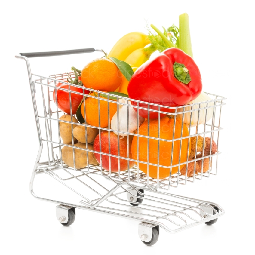 Mit Obst und Gemüse gefüllter Einkaufswagen 20130110