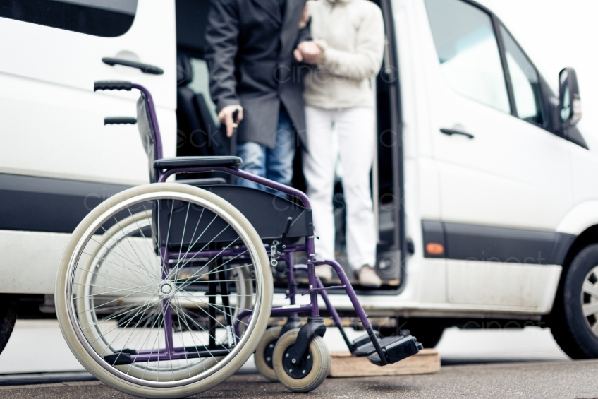 Rollstuhl vor Transporter 20140120-0896 Kopie