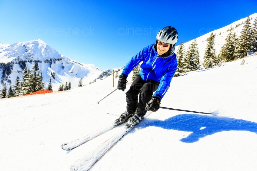 Skifahrer auf der Piste 20130316