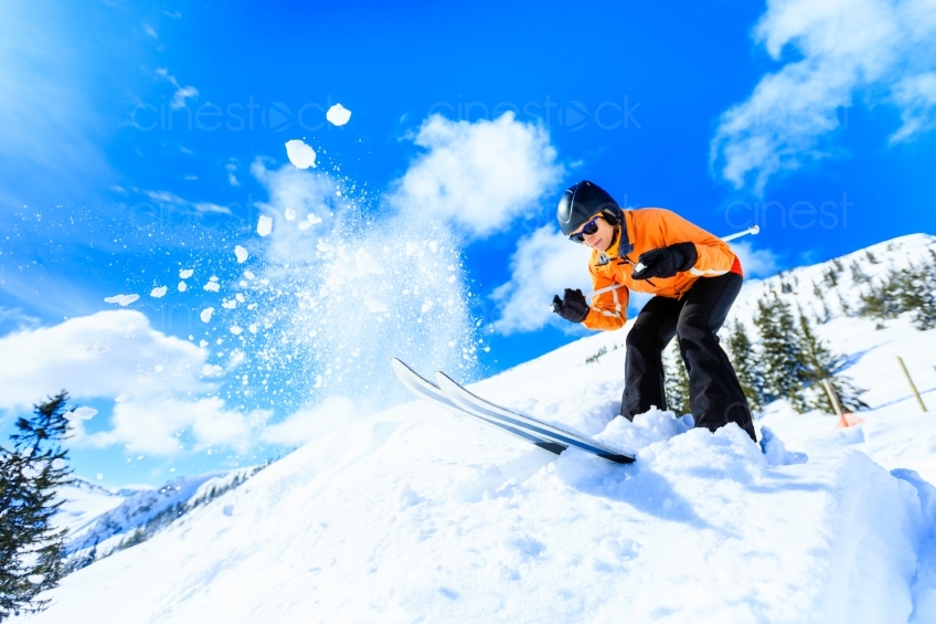 Skifahrer im Tiefschnee 20130217
