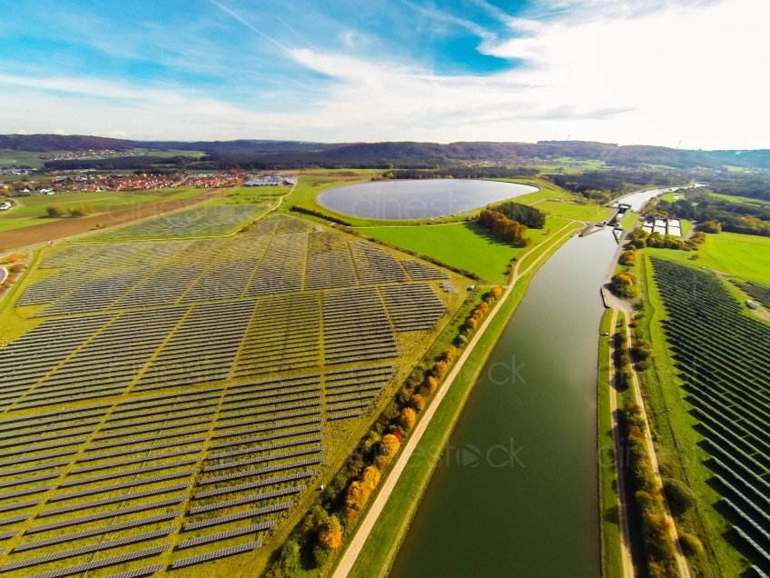 Solarfelder an Fluss 20131021-0294